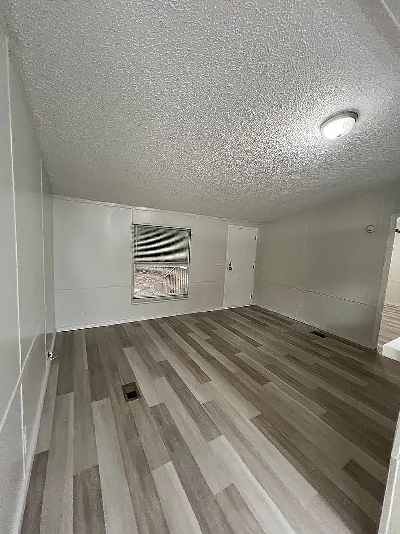 3 bed, $1,295 — Photo 4