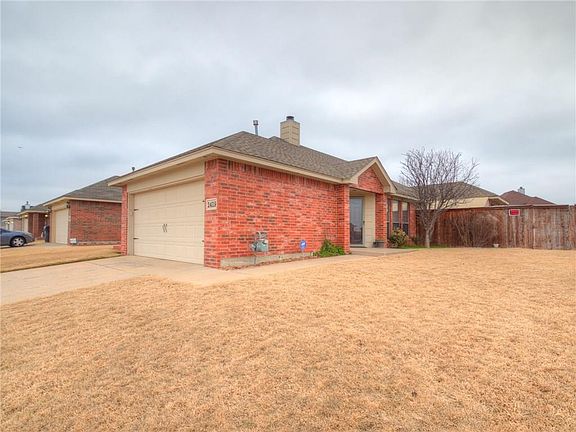 4th image of 1419 SW 25th St