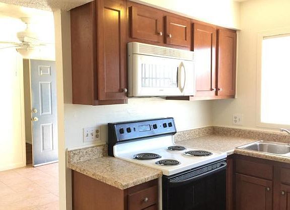 5th image of 3409 E Monte Vista Dr