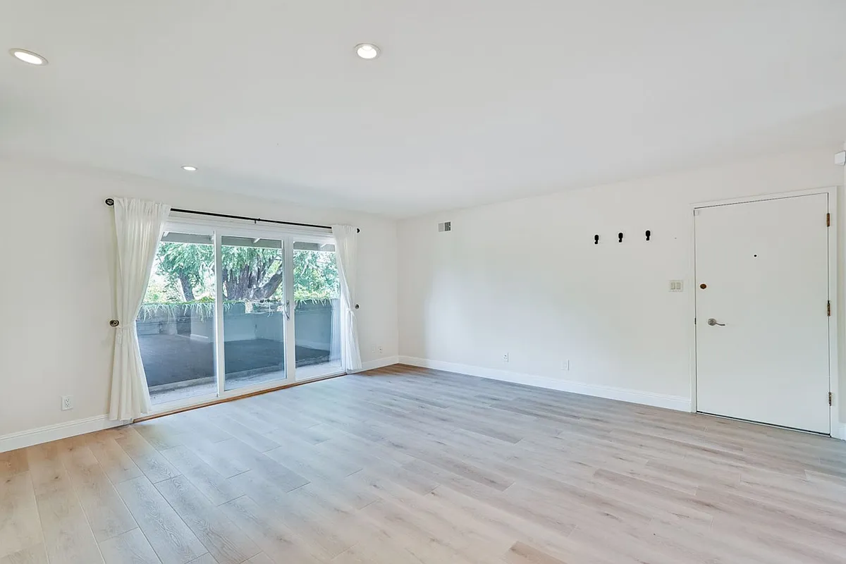 Building Photo - 104 Lyell St
