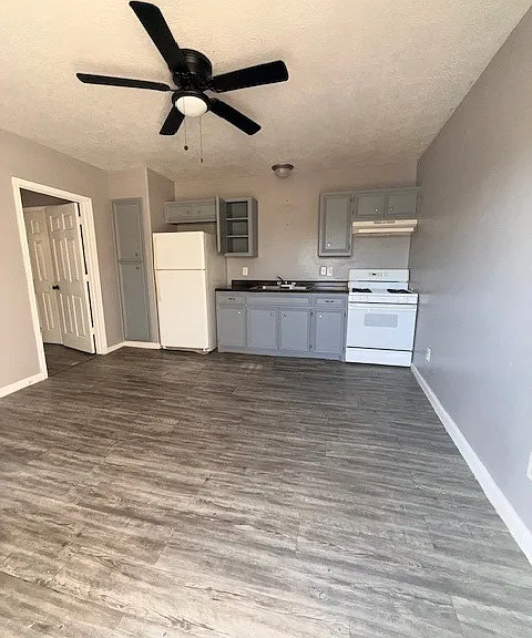7046 Avenue F — Photo 48