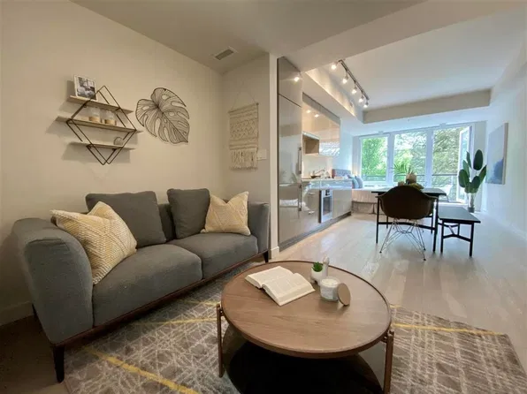 4408 Cambie St #204, Vancouver, BC V5Y 0M2