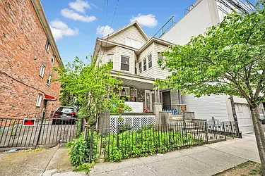 1816 Voorhies Avenue