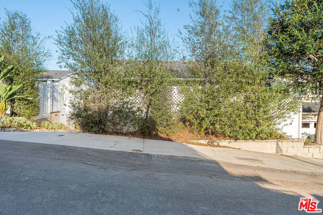 2 bed, 1.0 bath, 873 sqft, $4,995 — Photo 1