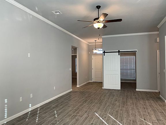 2nd image of 1001 Chestnut Creek Dr