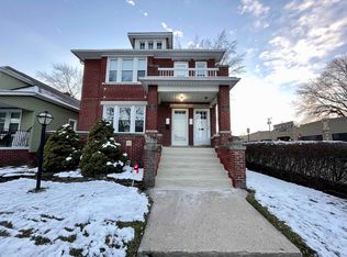 1389 Lakepointe St, Grosse Pointe, MI 48230