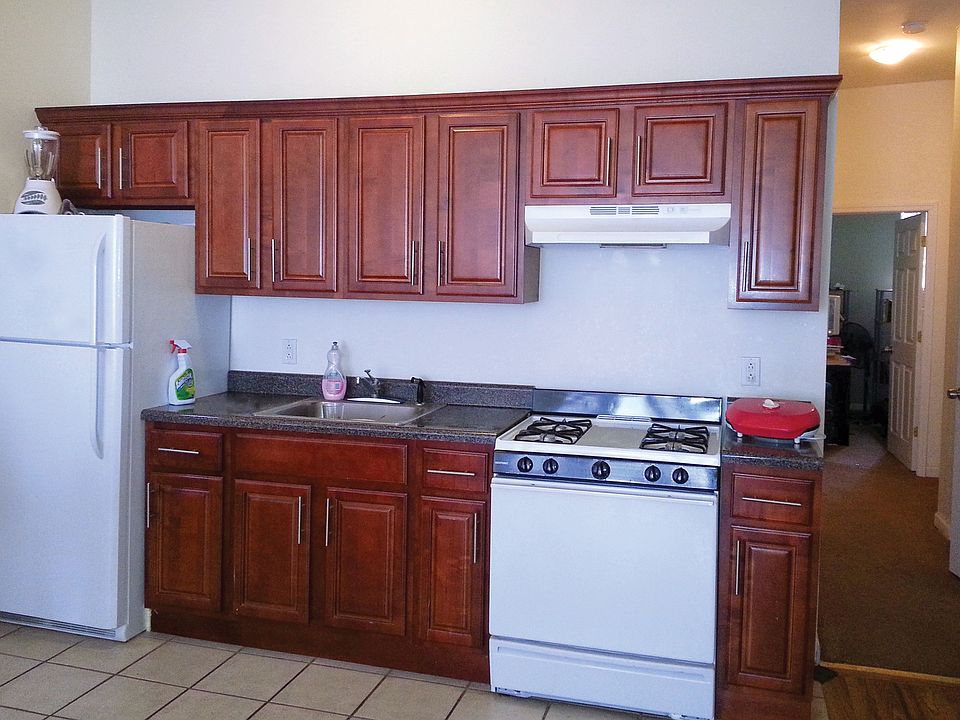 2nd image of 2107 Regent Pl