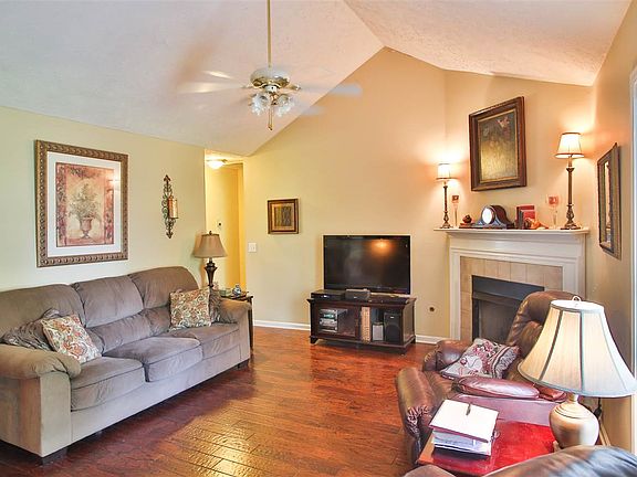 3rd image of 250 Willow Branch Dr