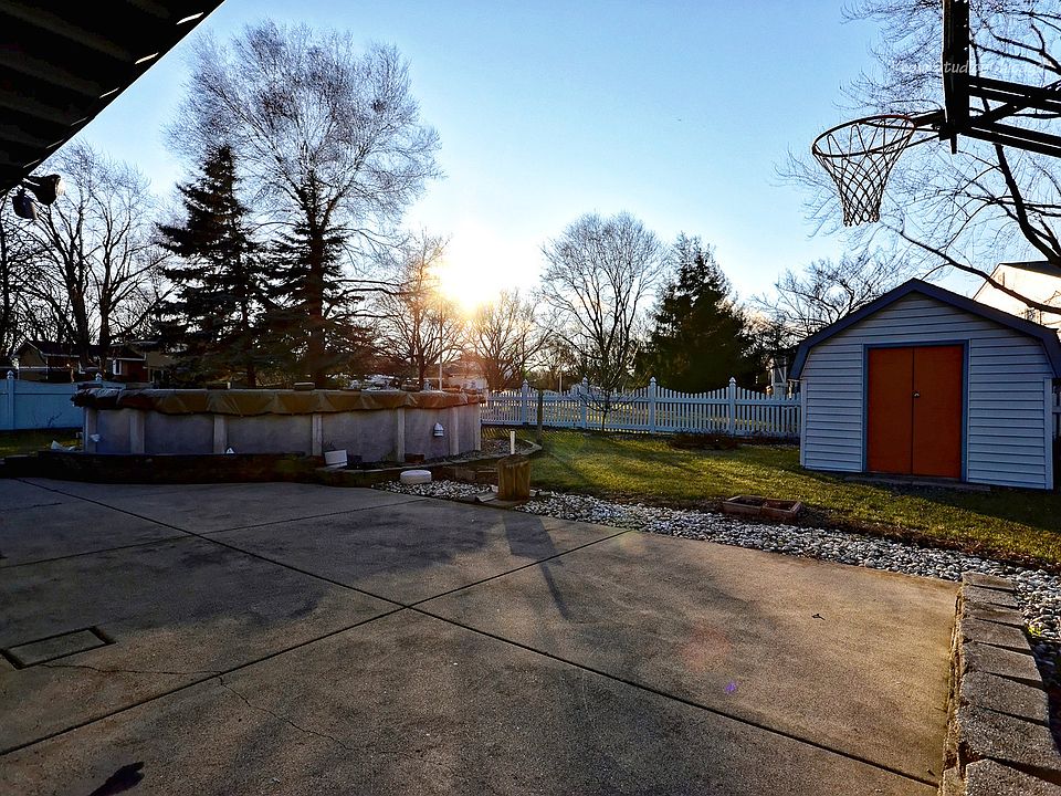 2nd image of 1150 Crest Ct