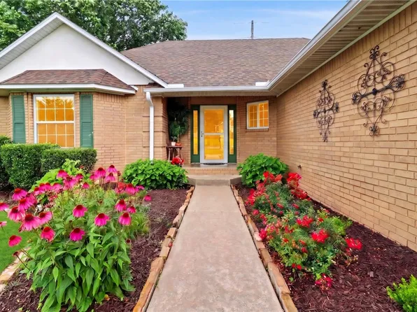 4360 W New Bridge Rd, Fayetteville, AR 72704