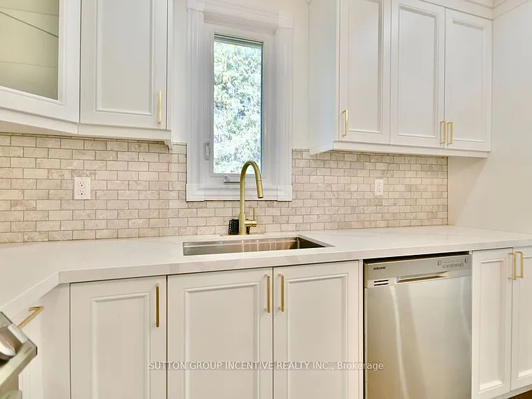 1556 Houston Ave — Photo 24