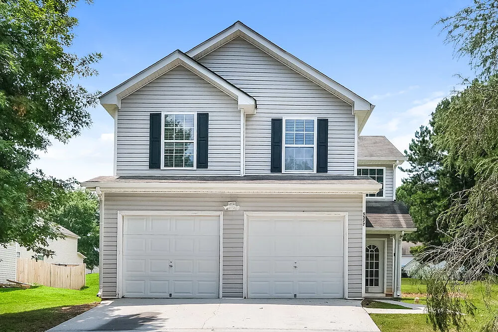 3 bed, 2.5 bath, 1600 sqft, $1,990 — Photo 1