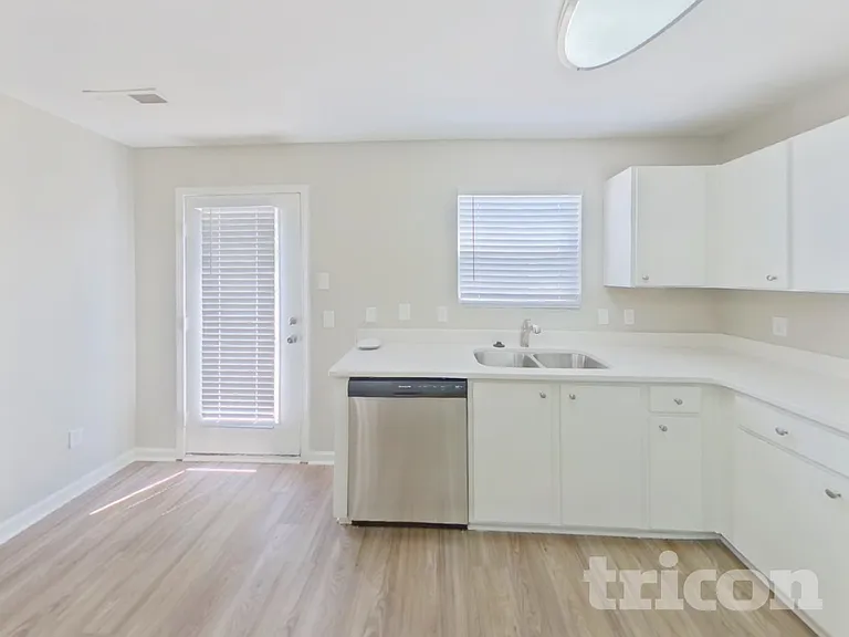 758 Sinclair Dr — Photo 6