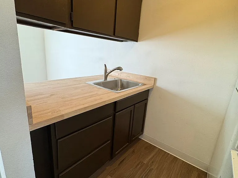 917 Cedar St — Photo 5