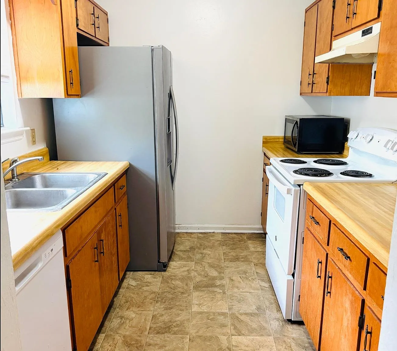 2 bed, 925 sqft, $1,200 — Photo 2