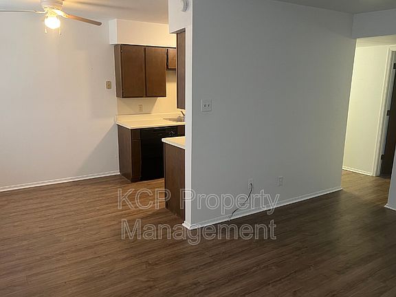 2nd image of 340 W Dogwood St #8