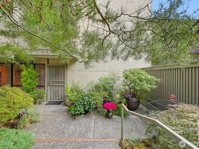 6562 Park Point Way NE #B106, Seattle, WA, 98115