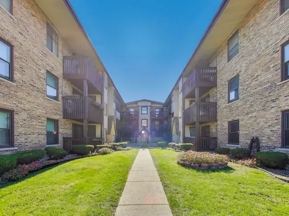 4553 W 56th St #305, Chicago, IL 60629