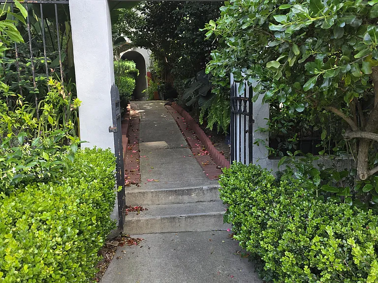 1142 McKinley Ave #12 — Photo 2