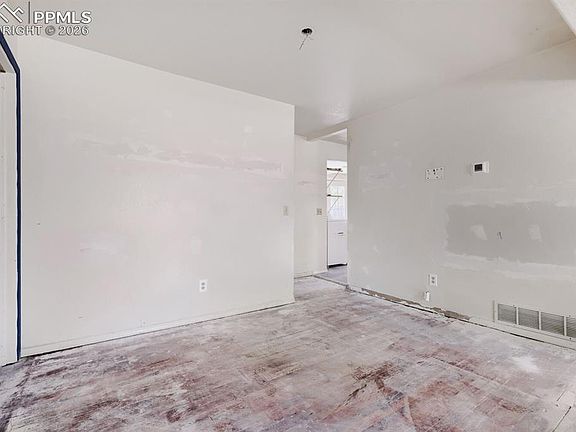 5th image of 2711 E Monument St