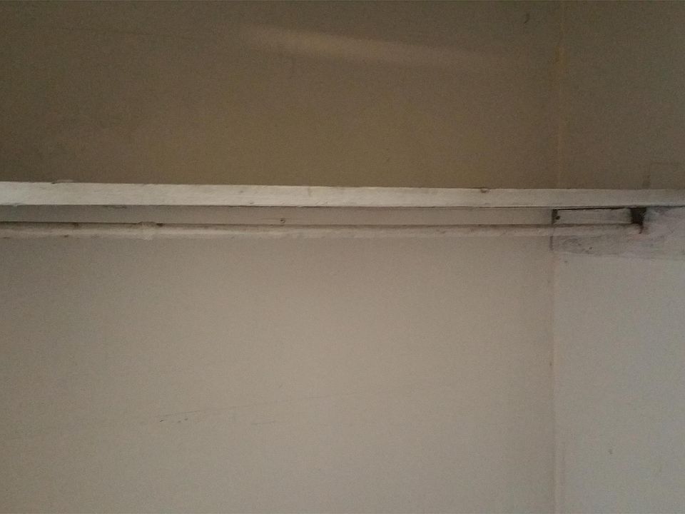 2nd image of 1521 N Lewis Pl