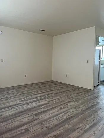 2 bed, 750 sqft, $2,200 — Photo 3