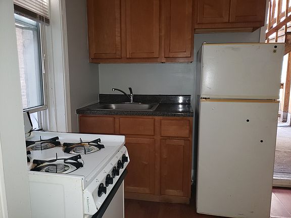 2nd image of 3234 W Lawrence Ave APT 2R