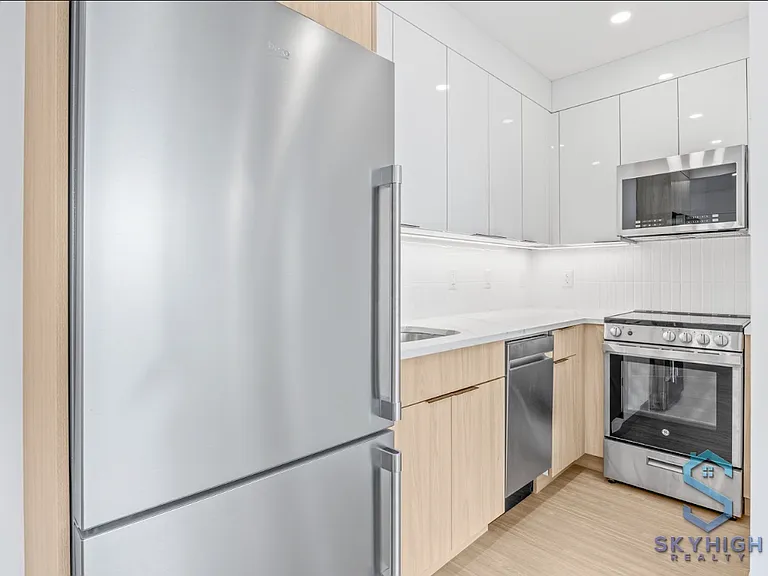 1215 Putnam Ave #3L — Photo 4