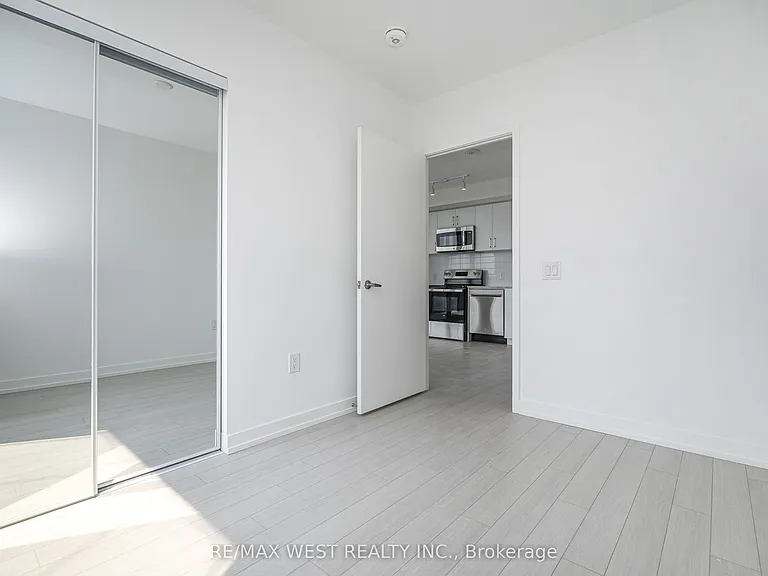 4010 Eglinton Ave W #815 — Photo 14