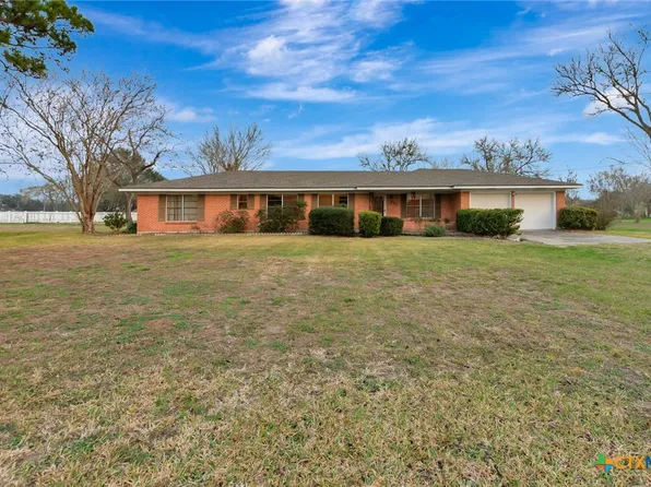 711 Northgate Rd, Victoria, TX 77904