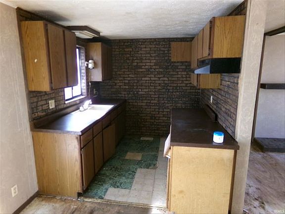 4th image of 642 Elm St