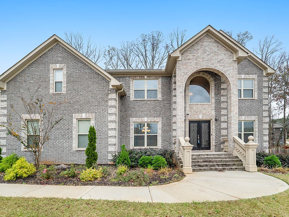 1st image of 2925 NE Ash Grove Dr