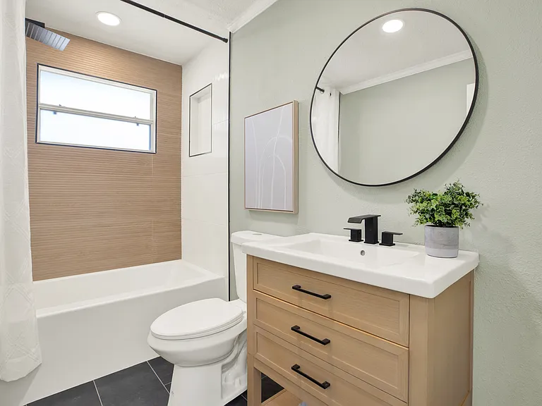 6220 Pershing St NE — Photo 10