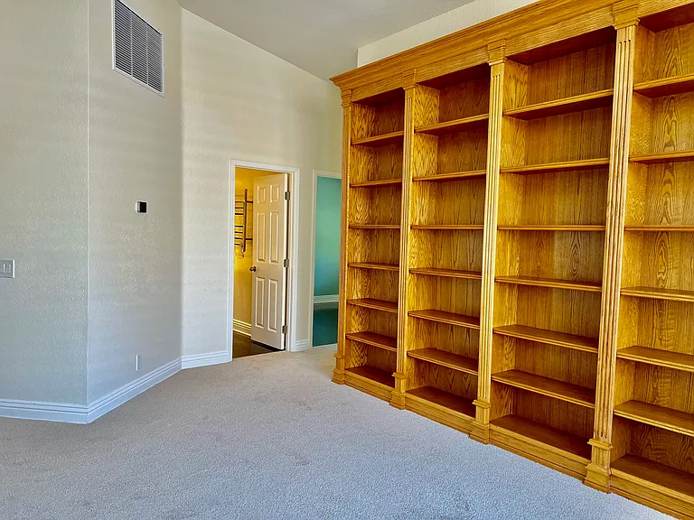 25682 Nottingham Ct — Photo 3