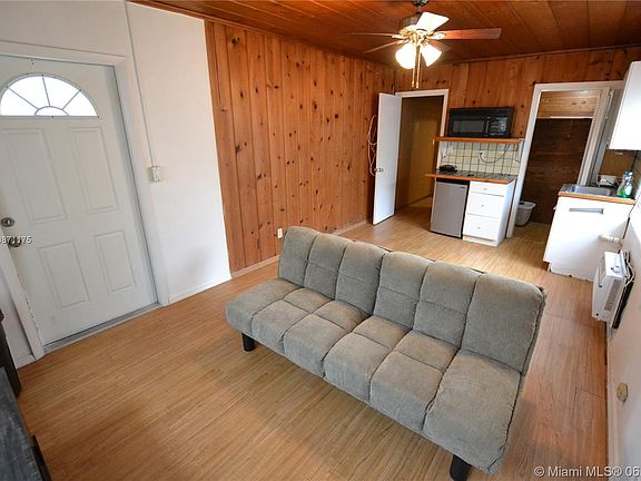 5th image of 801 SE 4th St Unit 2