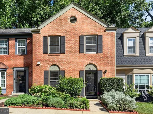 2155 Pond View Ct, Reston, VA 20191