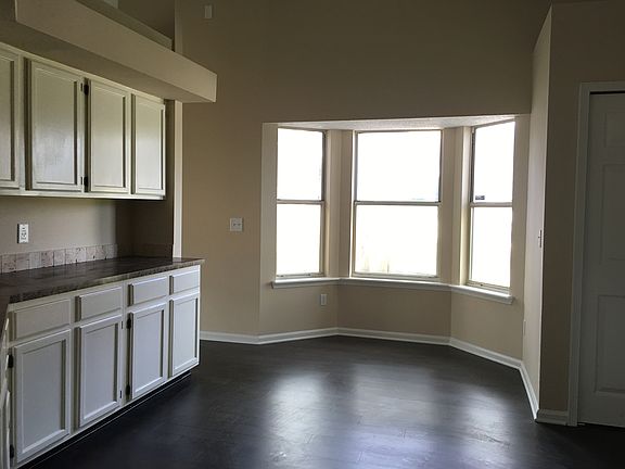 2nd image of 8455 Moss Pointe Trl N