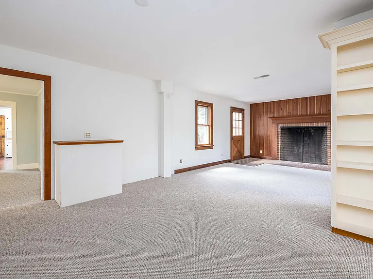 1253 Fairport Rd — Photo 14