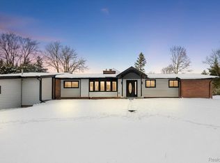 3267 Greentree Rd, Bloomfield Hills, MI 48304