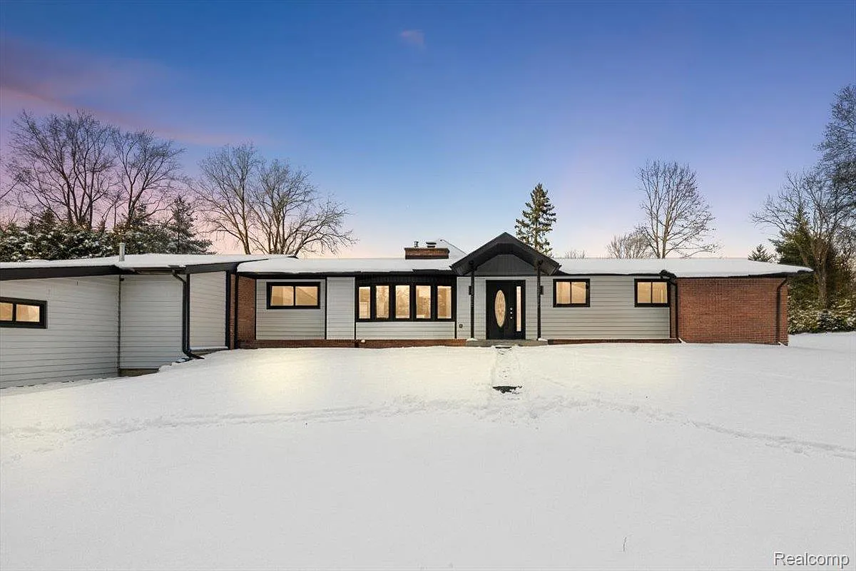 3267 Greentree Rd photo 1