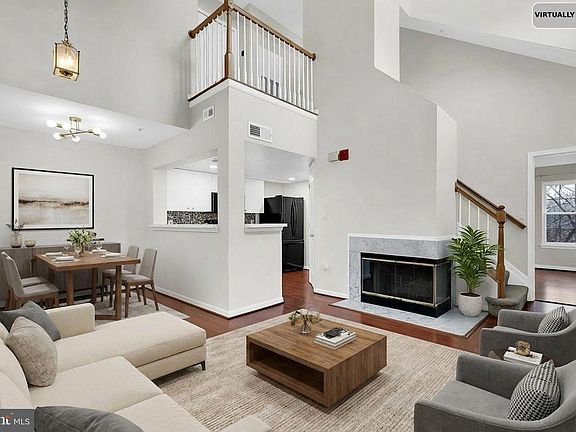4th image of 913 Hillside Lake Ter APT 413
