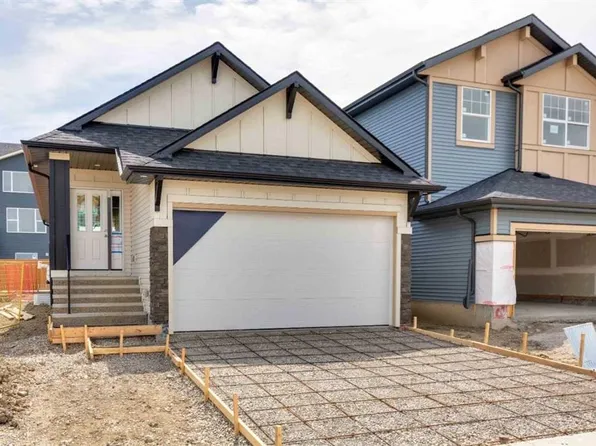 73 N Southborough Sq, Cochrane, AB T4C 3J7