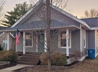 215 N Wilson St, Hurst, IL 62949