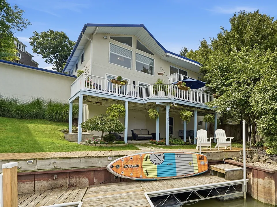 421 Riverdale Dr