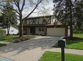 903 Clayton Dr, Worthington, OH 43085