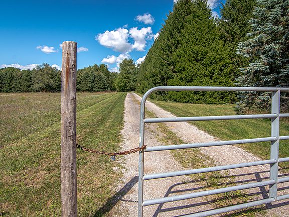 4th image of 1442 W Tyler Rd