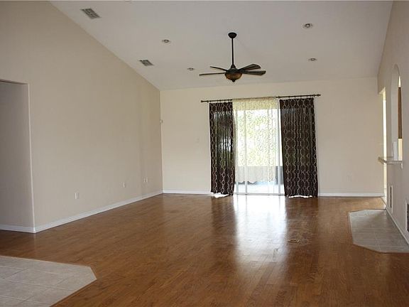 4th image of 326 Terranova Blvd