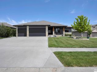 21318 Castlerock Ln, Gretna, NE 68028