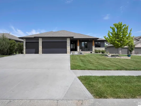 21318 Castlerock Ln, Gretna, NE 68028