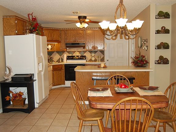 Dining Room & Kitchen